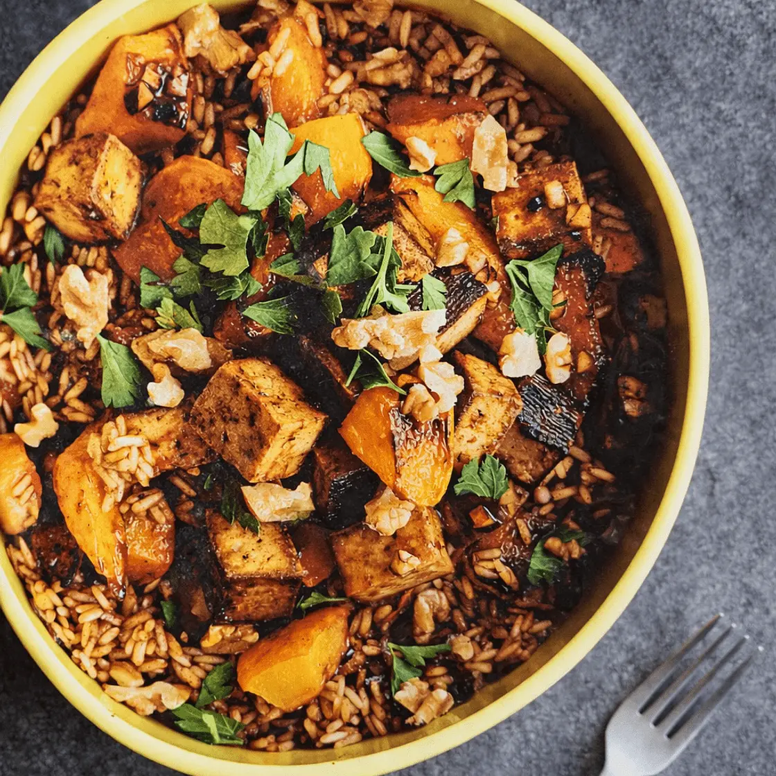 Kürbis-Reis-Bowl mit Räuchertofu (Hokkaido • Zimt • Walnüsse)