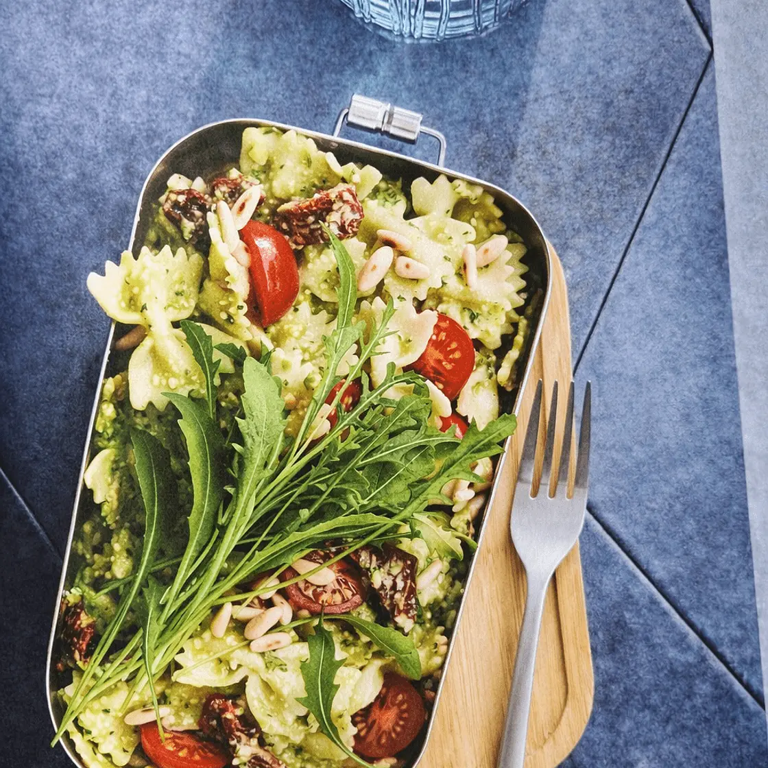 Nudelsalat mit Erbsen-Pesto (Farfalle • Rucola • Tomaten)