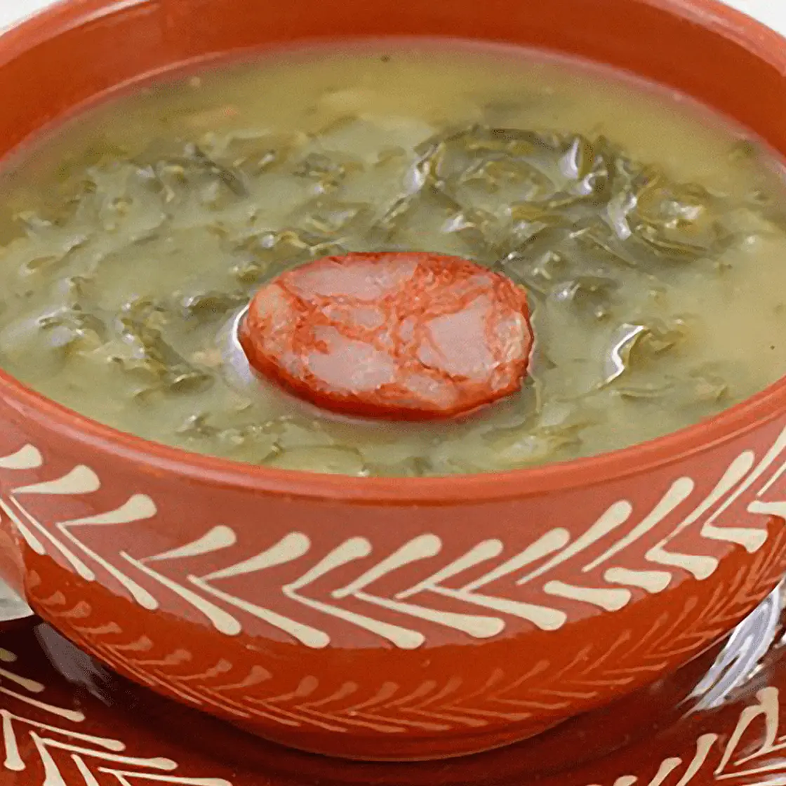Sopa de Caldo Verde com Chouriço