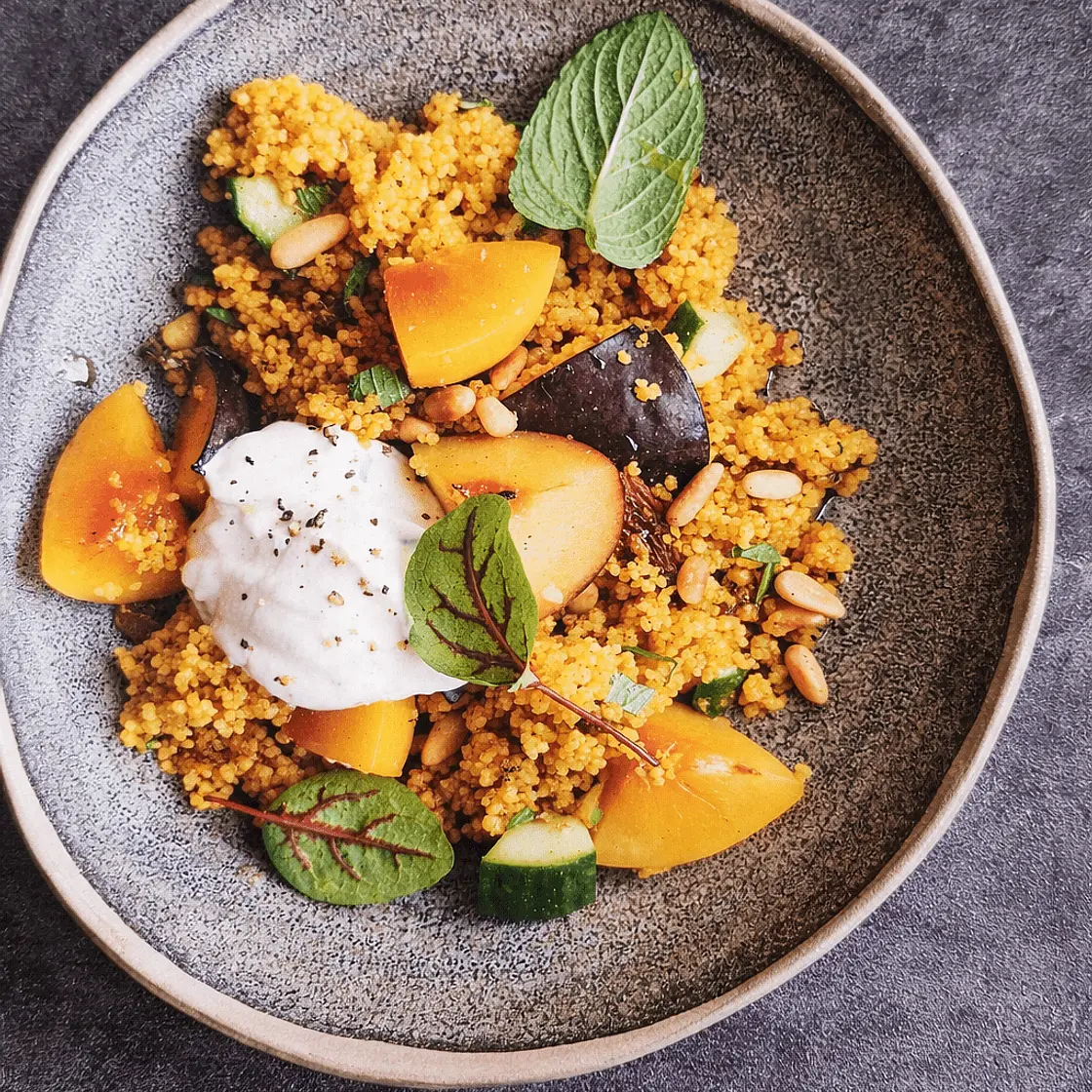 Marokkanischer Couscous-Salat mit Köfte