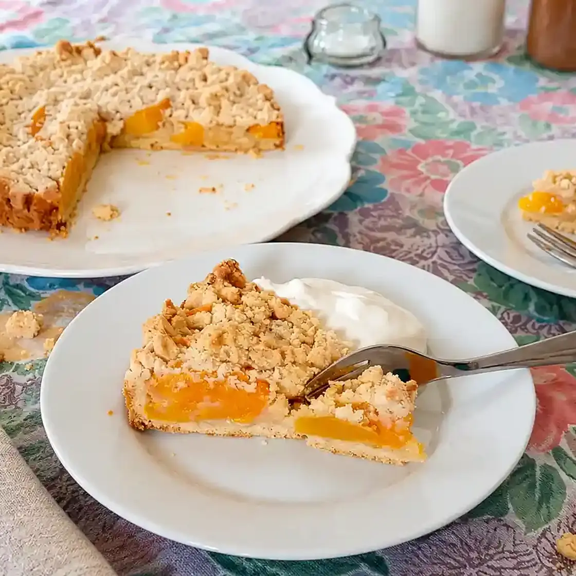 Apricot Tart Recipe with Streusel – Oma's Aprikosen-Streusel-Tarte