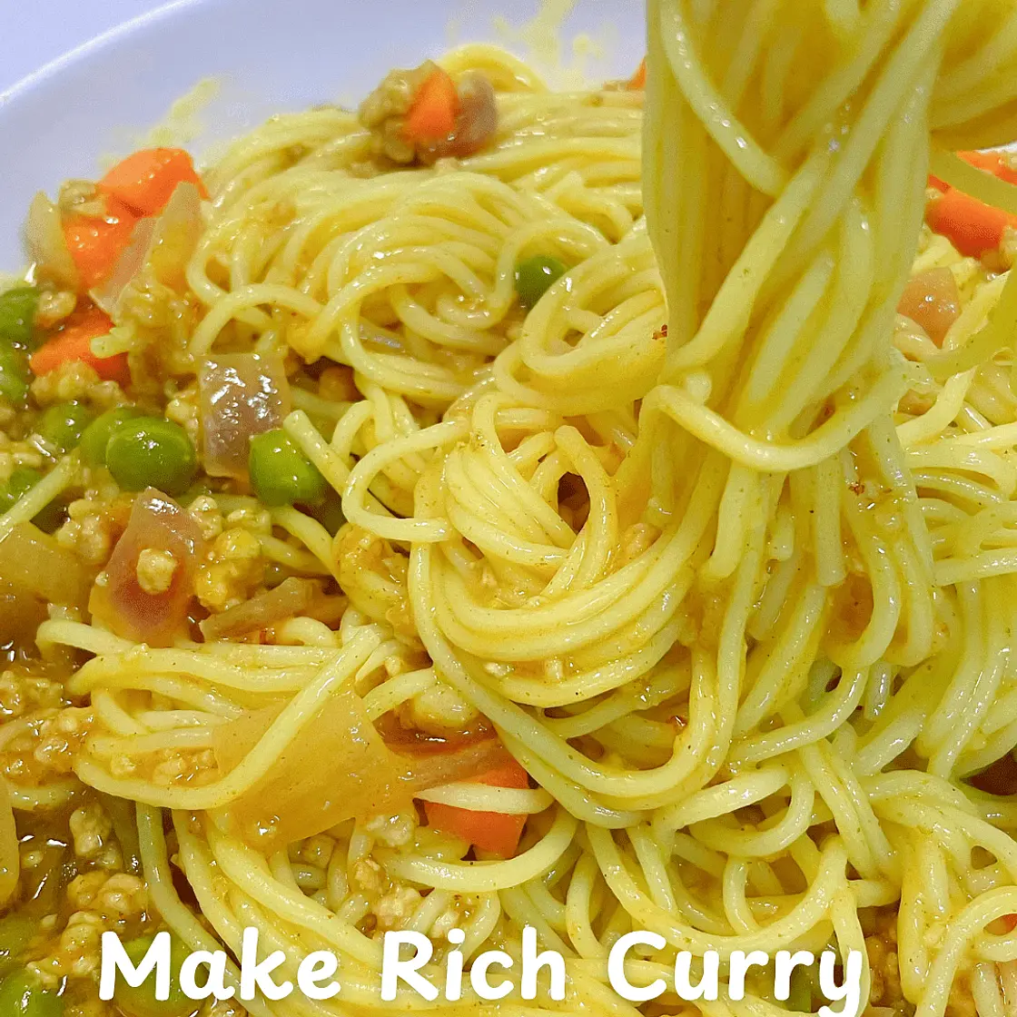 Quick 15-Minute Curry Meat Sauce Noodles (Asian Style)