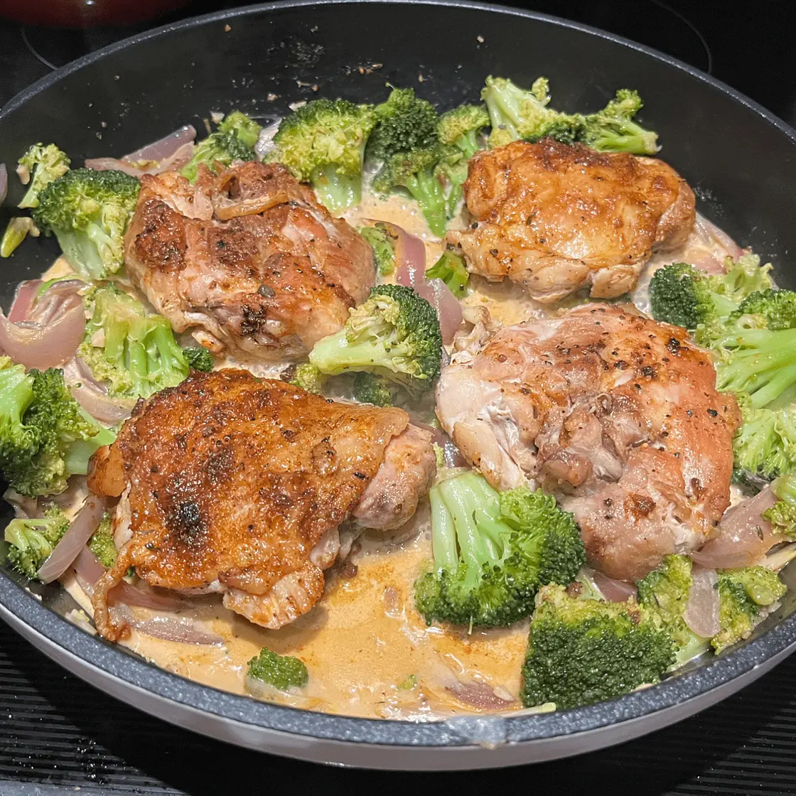Easy Skillet Chicken Thighs
