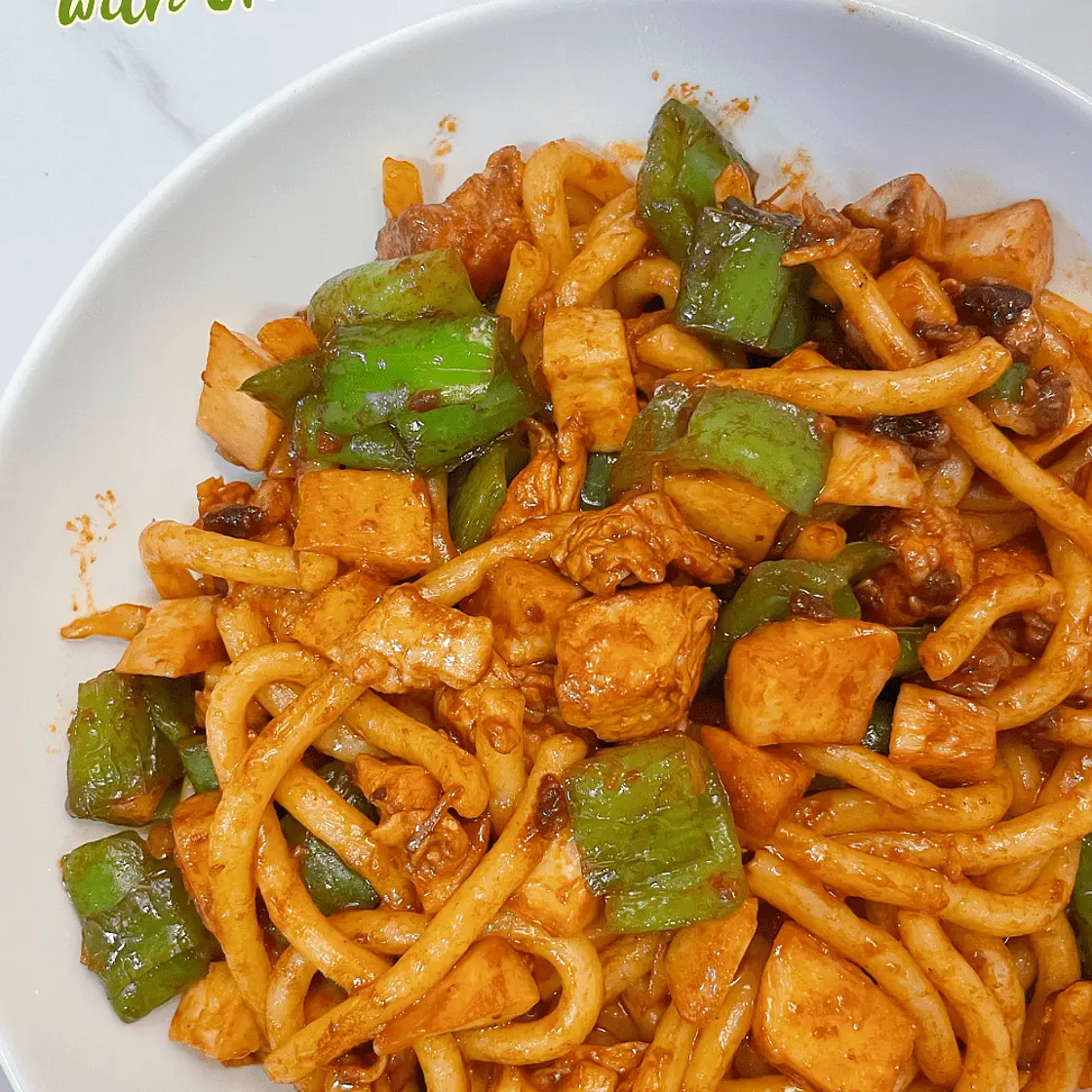 Stir-Fried Chicken and Pepper Udon Noodles