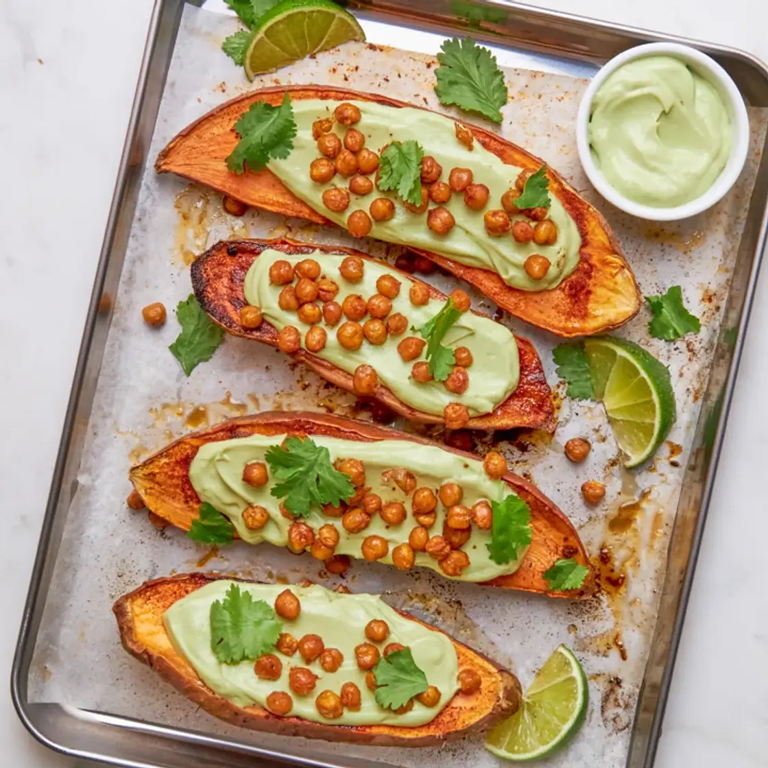 Patate douce rôtie & sauce à l'avocat