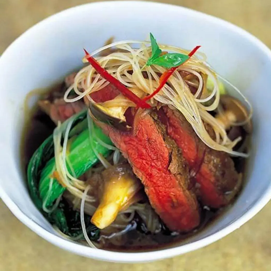 Beef with pak choi, mushrooms and noodles