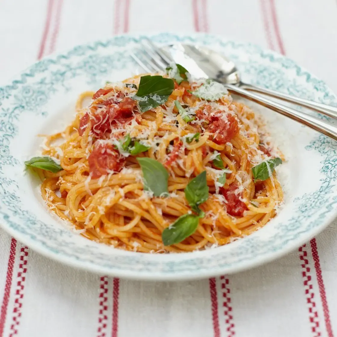 Classic tomato spaghetti