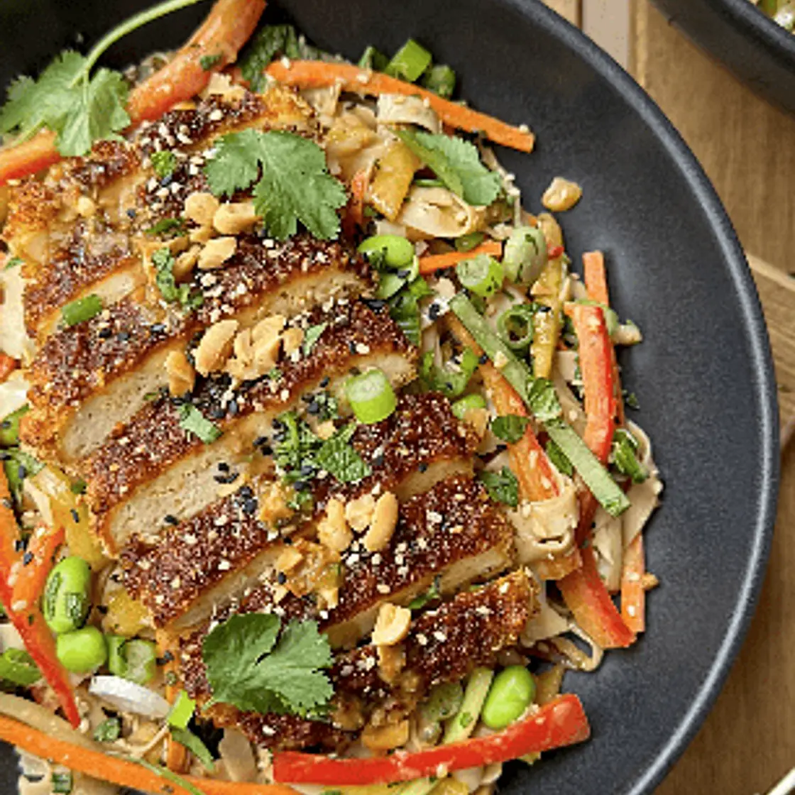 Sommerrollen-Salat mit knusprigem “Sweet Chili” Tofu