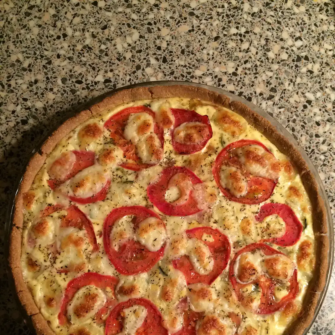 Tarte (sans gluten) aux légumes, lardons et mozzarella
