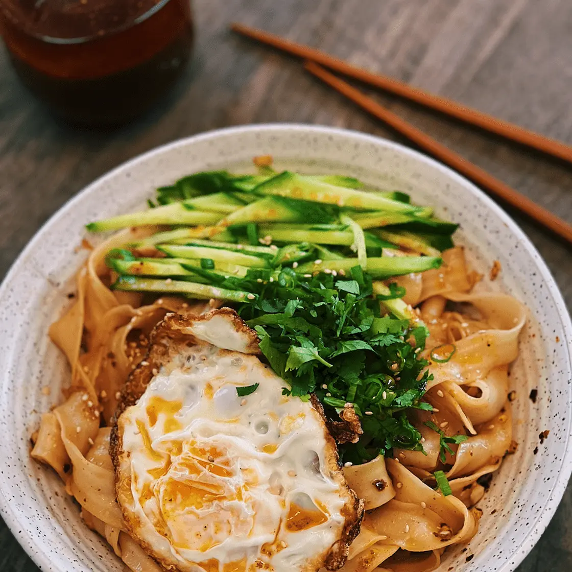 10 Minute Spicy Garlic Noodle