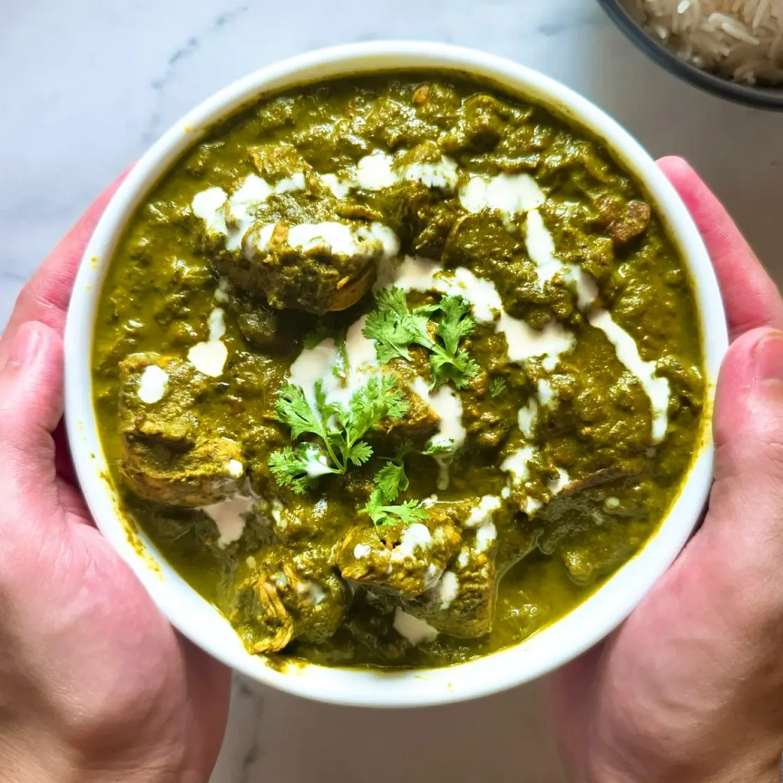 EASY Chicken Saag Recipe (Spinach Curry, Indian Style)