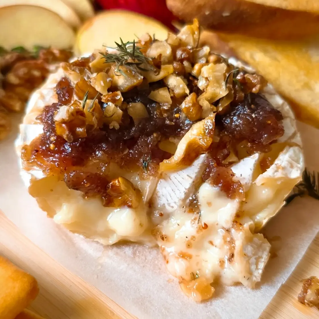 EASY Baked Brie Recipe with Jam (Crowd Favorite)