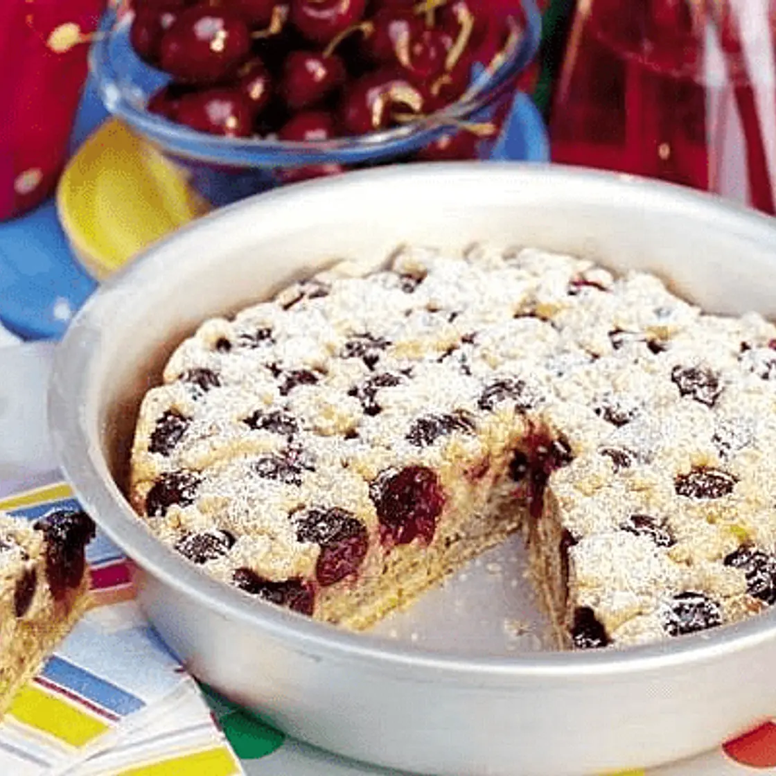 Fresh Cherry Cake with Cinnamon Crumble