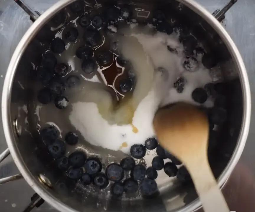 Place 1 cup of blueberries (125g/4oz), vanilla, sugar and lemon juice in a saucepan. Stir then bring to simmer over medium heat. Simmer for 7 minutes until blueberries breakdown.