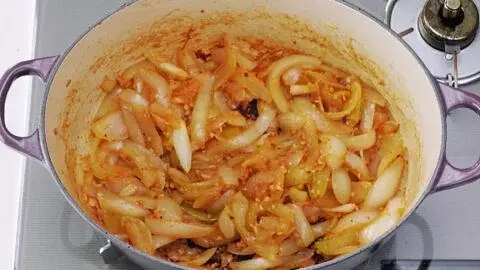 When the timer is up, remove the lid and turn up the heat to boil off any excess liquid, and saute the onions until they start to brown around the edges (about 10 minutes).