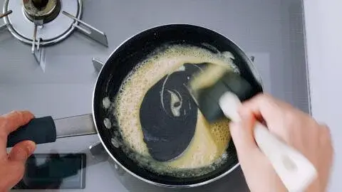 To make the roux, add the butter and flour to a small pan and cook over medium heat until the mixture turns golden brown.