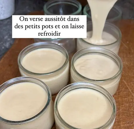 Verser dans des petits pots et laisser refroidir