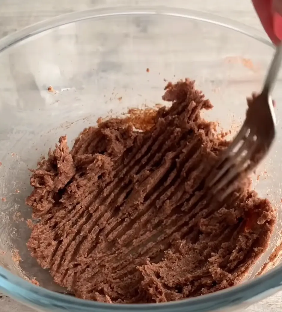 Mix butter, light brown sugar and cinnamon until combined