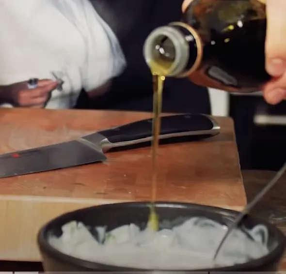 Add a drizzle of olive oil, the paprika and stir.