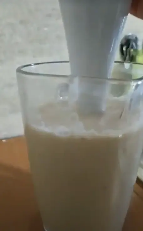 frulla con un frullatore ad immersione e gusta!
