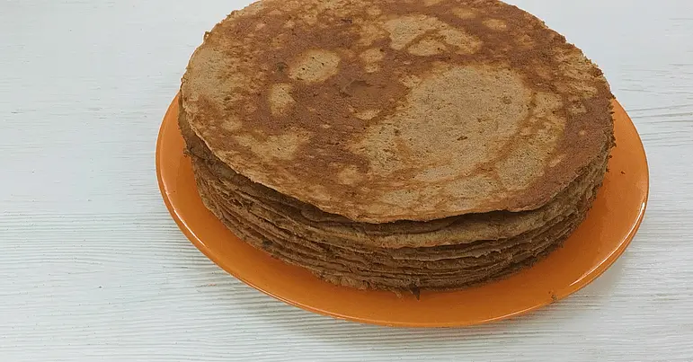 Блинчики получаются тонкими, но переворачиваются без проблем.