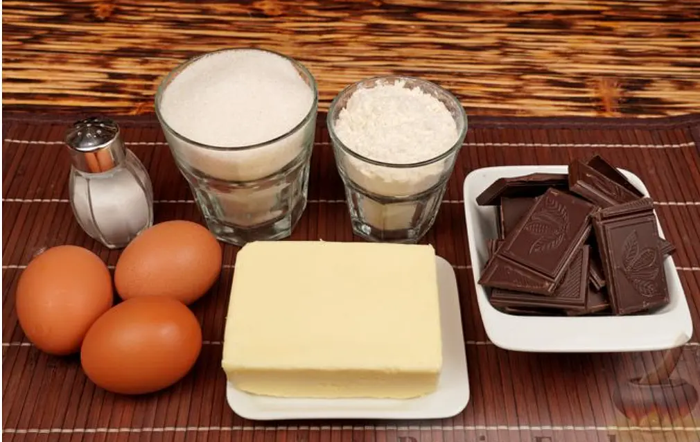 Подготавливаем продукты. Вкус этого лакомства во многом определяет качество шоколада.