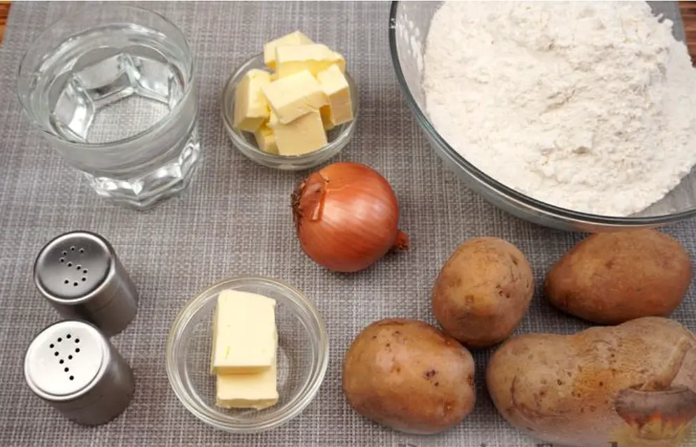 Подготавливаем продукты.