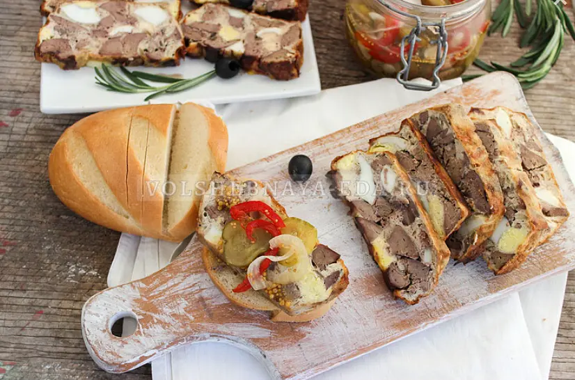 Можно есть теплым, но вкуснее он все же в холодном виде (особенно на второй день).
