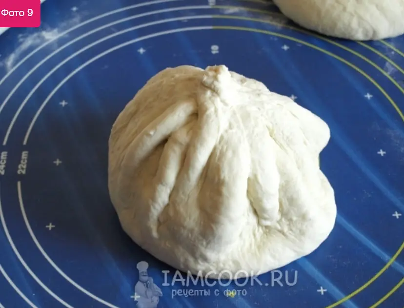 Собираем тесто в узелок.