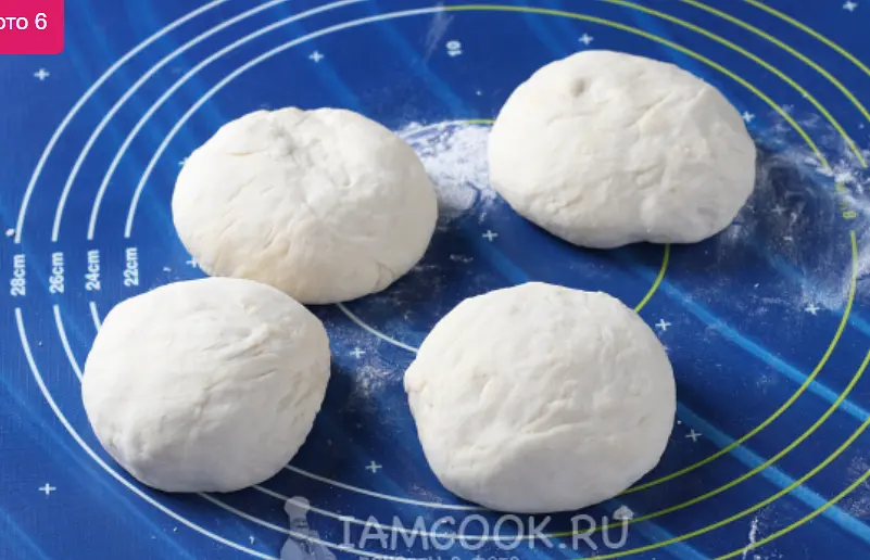 Можно разделить на 5 частей и сделать пирожки немного меньше по размеру.