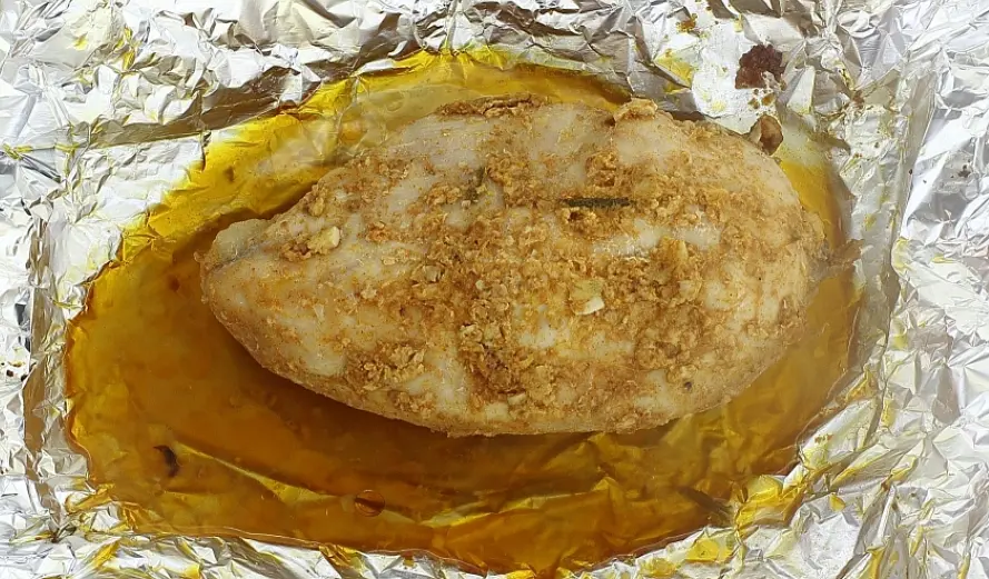 Готовое мясо достать из духовки и полностью остудить до комнатной температуры.