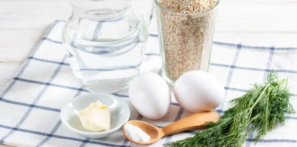 Продукты для приготовления ячневой каши с яйцом самые доступные: ячневая крупа (не быстрого приготовления),