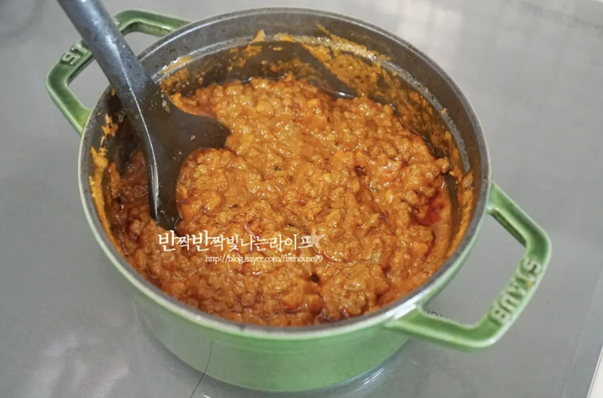 20~30분 약불로 몽근하게 끓여줍니다.