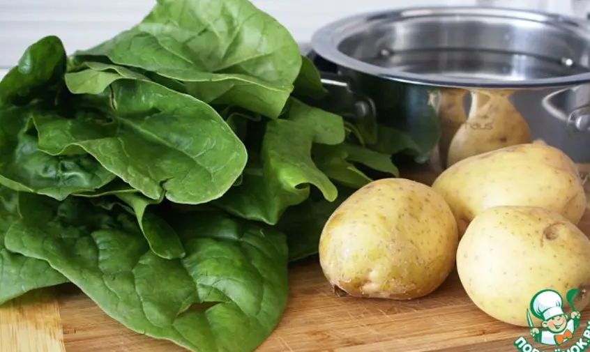 Подготовить продукты: картофель хорошо помыть, он будет готовиться в кожуре.