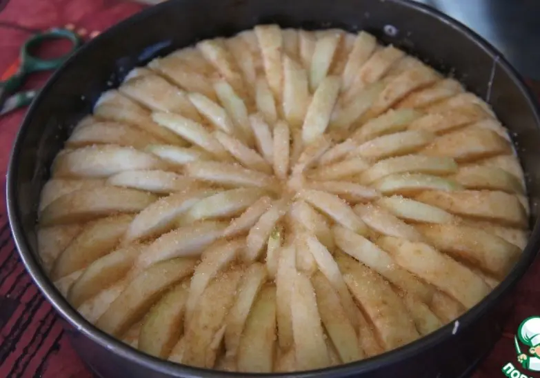Сверху посыпать коричневым сахаром.