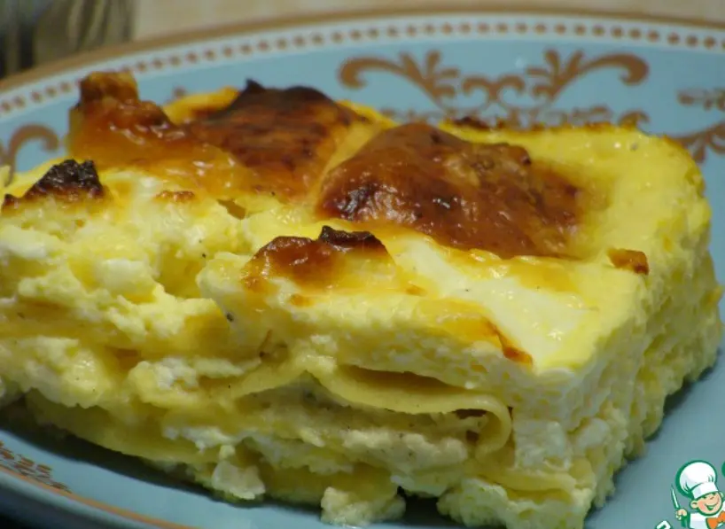 Для этого блюда подходит очень вкусная заливка: 0,5 литра кефира смешать с 3 яйцами, солью (можно зелень),