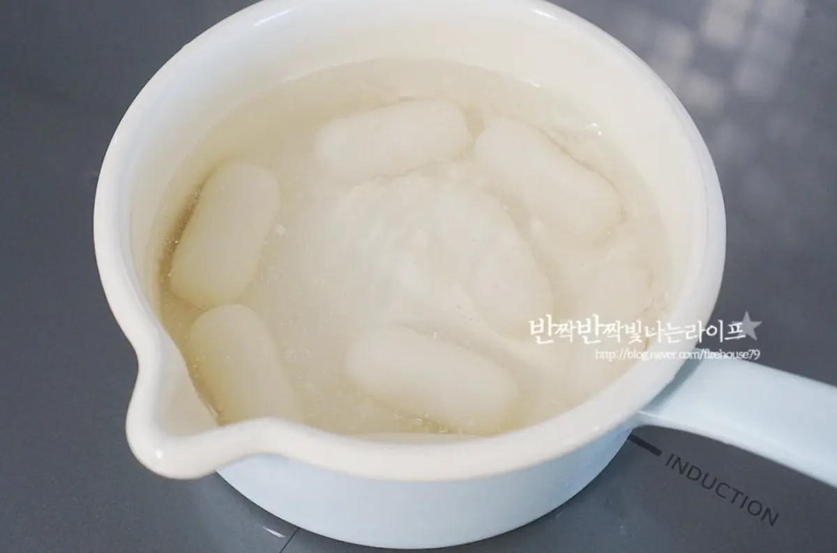 말랑한 것은 그대로 요리해 주고 단단하다면 끓는 물에 살짝 데쳐 준비해 줍니다.