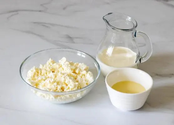 Подготовьте и отвесьте продукты для творожного крема.