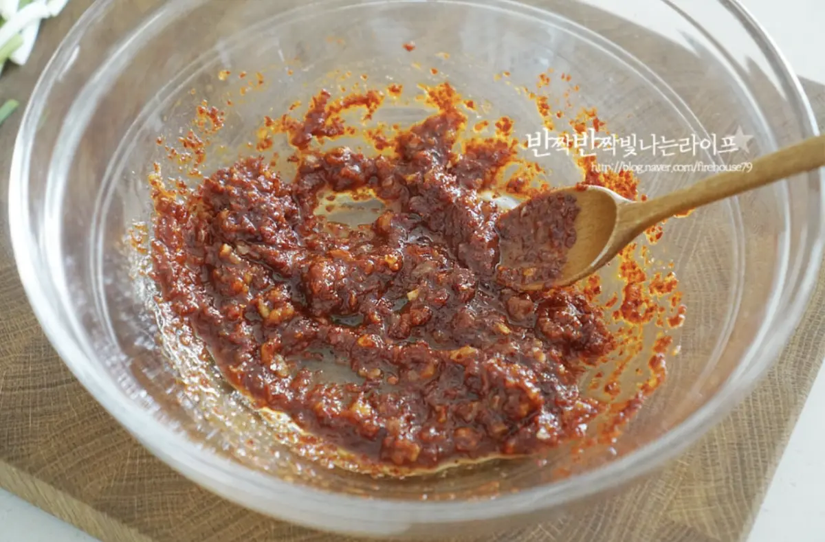 재료가 어우러지도록 잘 섞어줍니다.