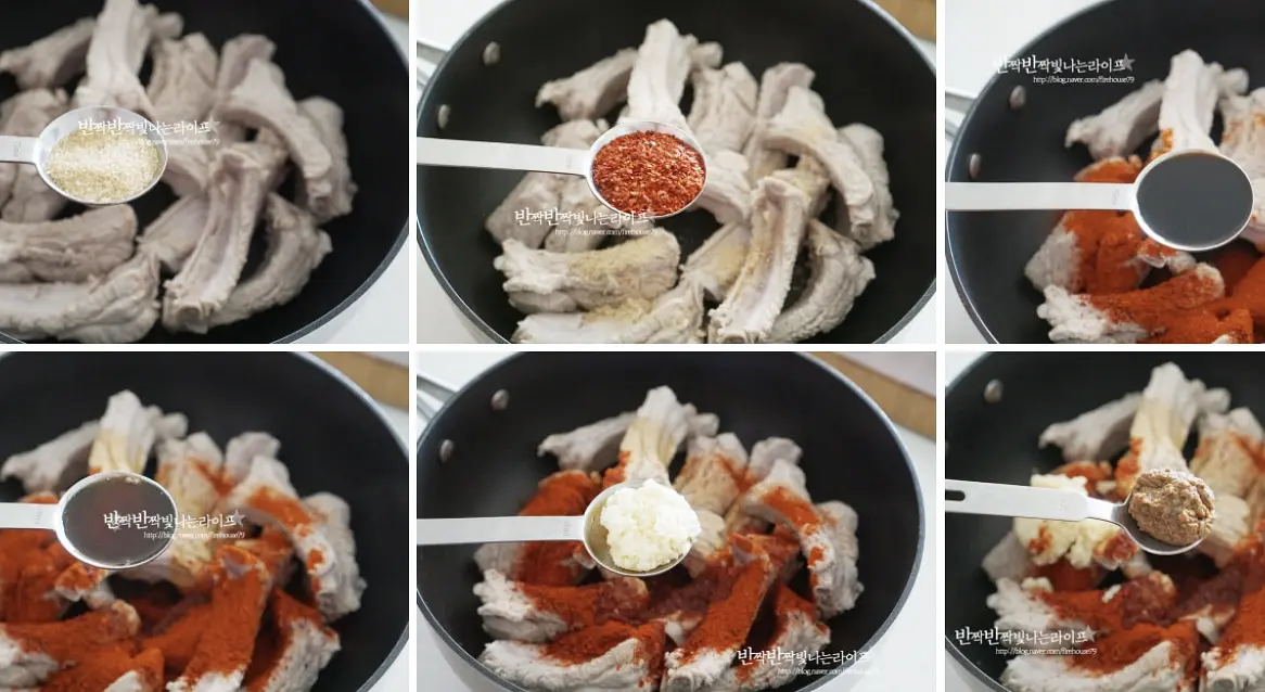 고춧가루 2 큰 술, 황설탕 2/3 큰 술, 진간장 1 큰 술, 참치액 1 큰 술, 간 마늘 1 큰 술, 생강가루 약간, 맛술 1 큰 술, 된장 1 작은 술을 넣어줍니다.
