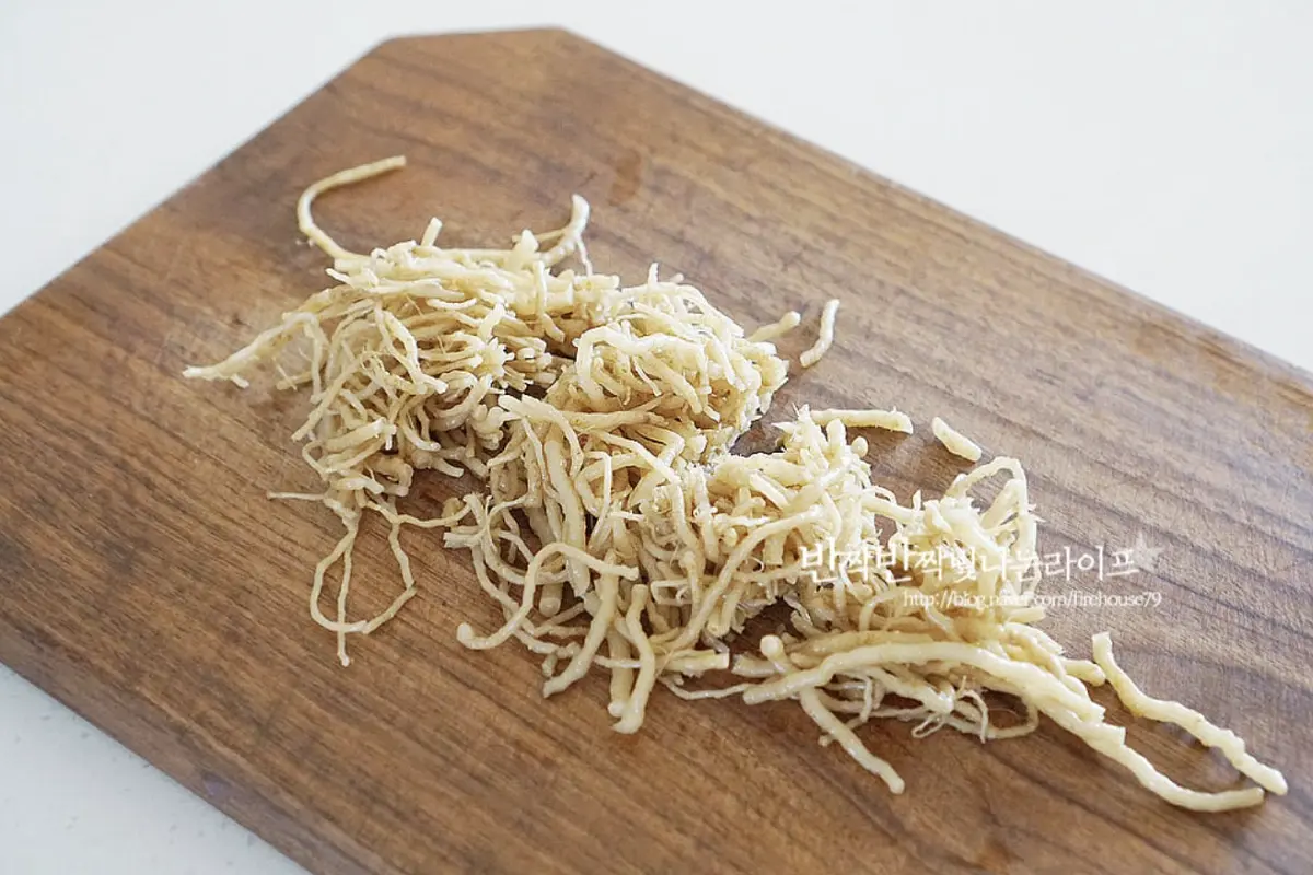 곁들일 쪽파는 송송 썰어줍니다.