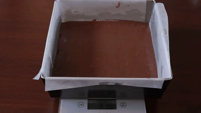 Divide the batter evenly between the three cake tins (roughly 320g in each) and bake on the middle shelf for 25 minutes. * If you're baking this in one tin, bake for 35-40 minutes.
