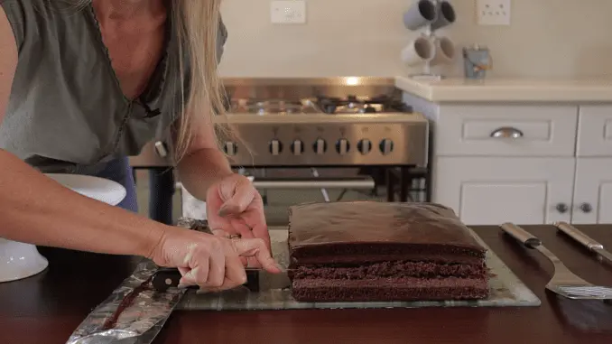 Then slice the ends off the cake, creating a perfectly neat sides!