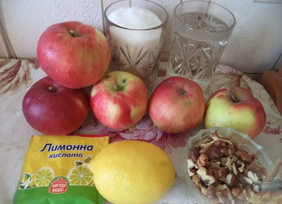 Продукты для яблочного желе по болгарски перед вами.