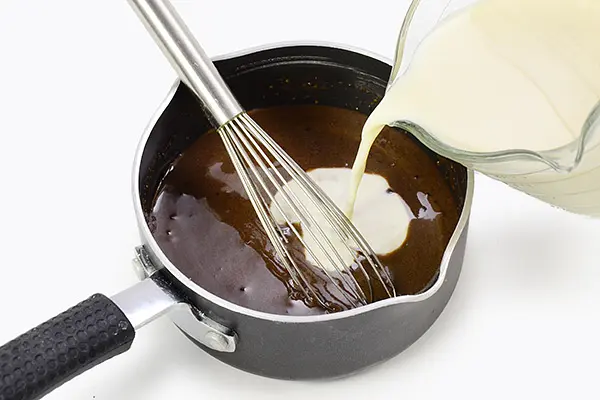Make the chocolate cream filling. In a sauce pan, whisk sugar, flour, corn starch and cocoa powder. Add egg yolks and mix well. Add milk gradually while stirring constantly.