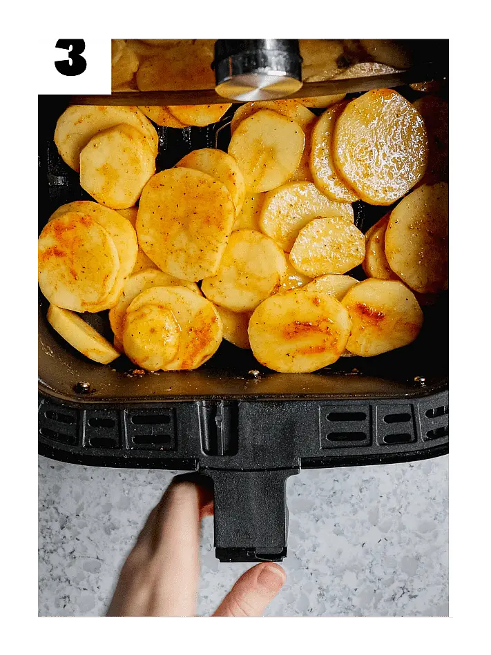 3. Arrange in a single layer in the air fryer basket.