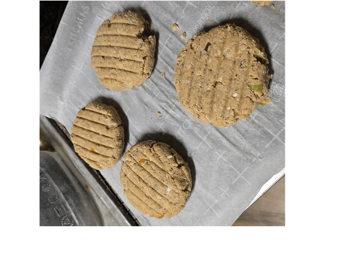 In a large bowl, combine salmon, cornmeal, flour, breadcrumbs, onion, bell pepper, green onions, eggs, Worcestershire sauce, seasoning salt, garlic powder, onion powder, paprika, mustard powder, cayenne, thyme, and black pepper or garlic pepper. Mix until fully combined. Let rest 5 minutes. Form into 8 to 10 patties, about 2 inches wide.
