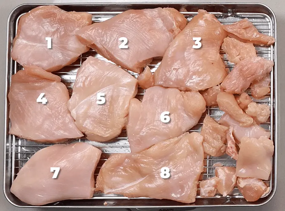 Cut the brined chicken into sandwich-sized pieces.
Aim for approximately 170 g per piece.