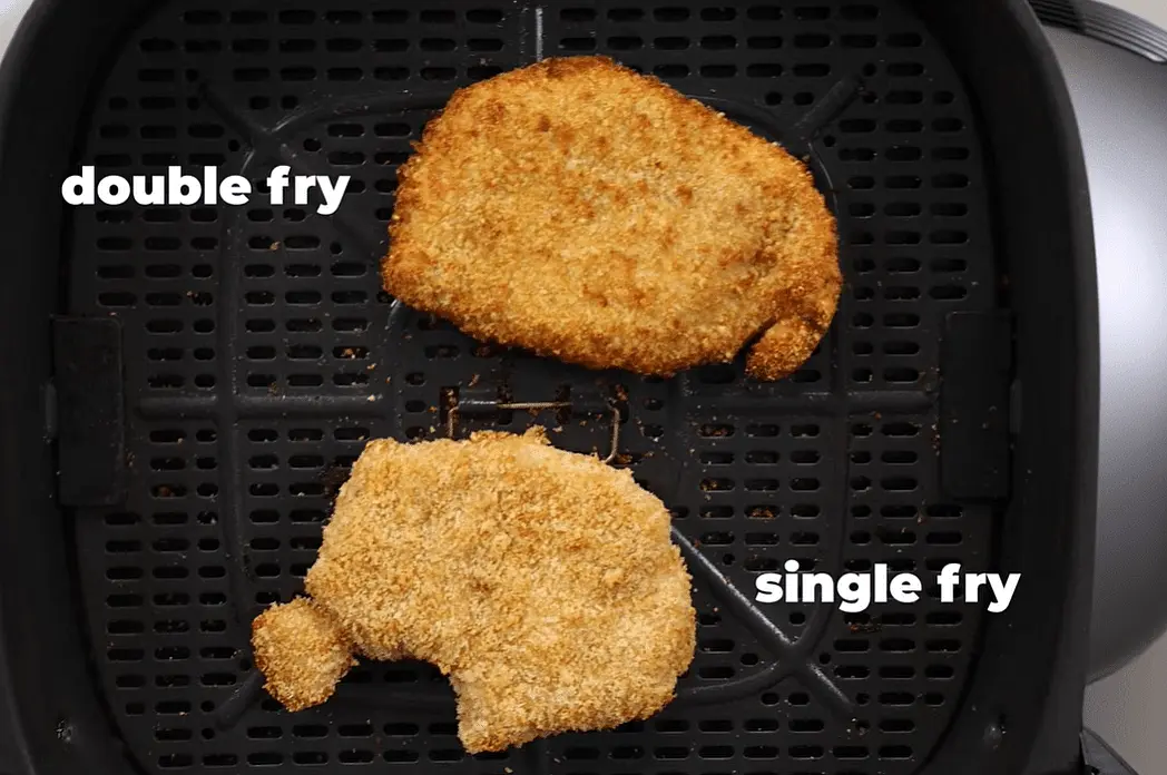 Reheat for Maximum Crispness
Preheat air fryer to 200°C
Air fry refrigerated chicken for 6–8 minutes.
This second cook creates the crispy, fried-chicken texture.
Again, avoid exceeding 65°C internal temperature.