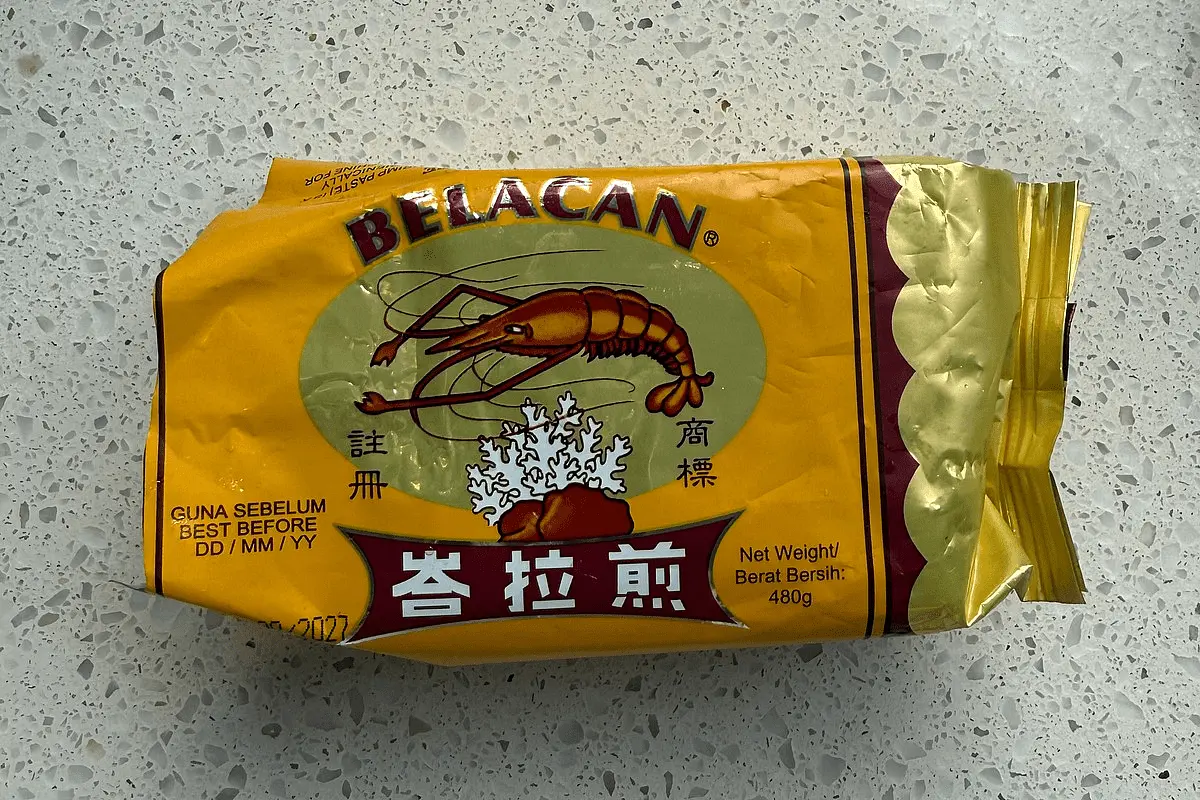 Add Belacan and paprika: Add 3 teaspoons paprika and 35 grams Belacan paste. Stir through and simmer for a few minutes.